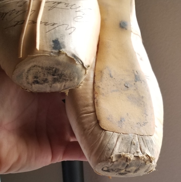 **RARE** Signed Ballet Toe shoes - Picture 6 of 6